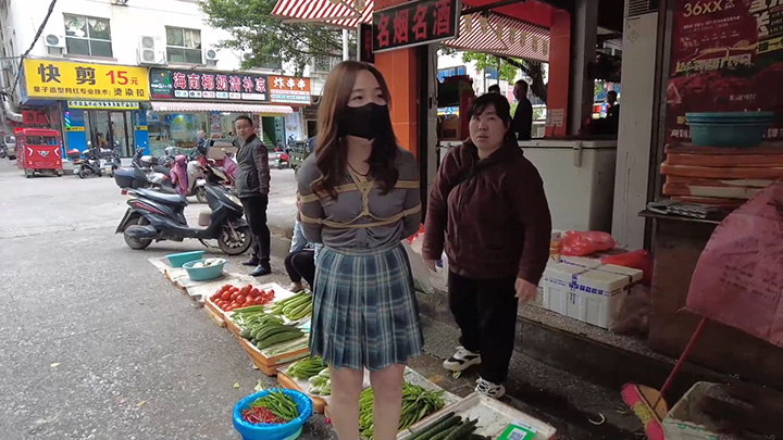 户外调教大神带女奴菜市场逛街